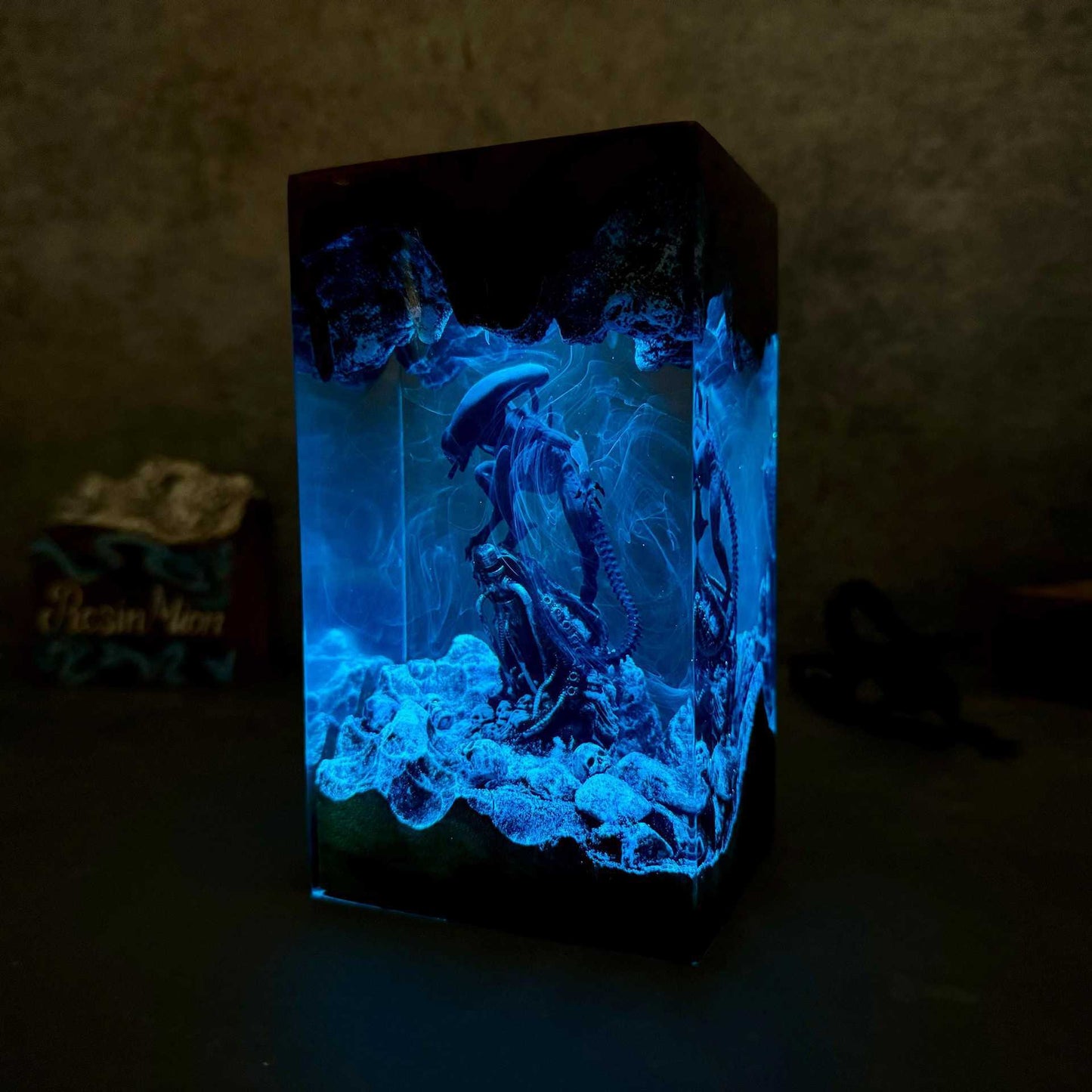 Alien Resin Lamp – Sci-Fi Movie Gift, LED Epoxy Night Light
