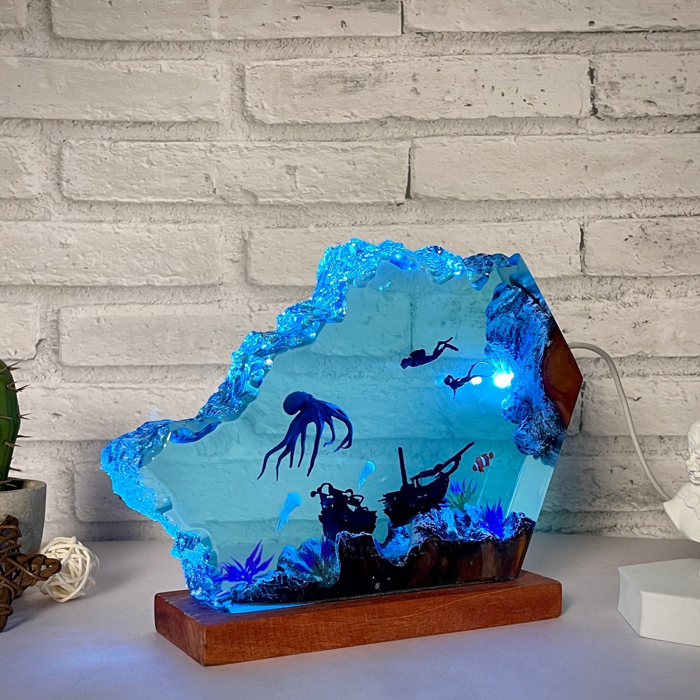 Octopus Diver Wooden Resin Lamp Ocean Night Light – Handmade Creative Sea Theme Decor & Unique Birthday Gift
