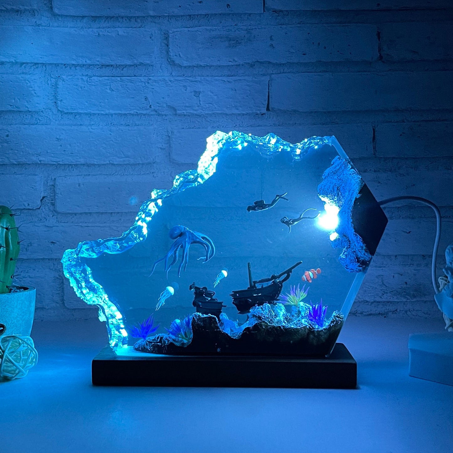 Octopus Diver Wooden Resin Lamp Ocean Night Light – Handmade Creative Sea Theme Decor & Unique Birthday Gift