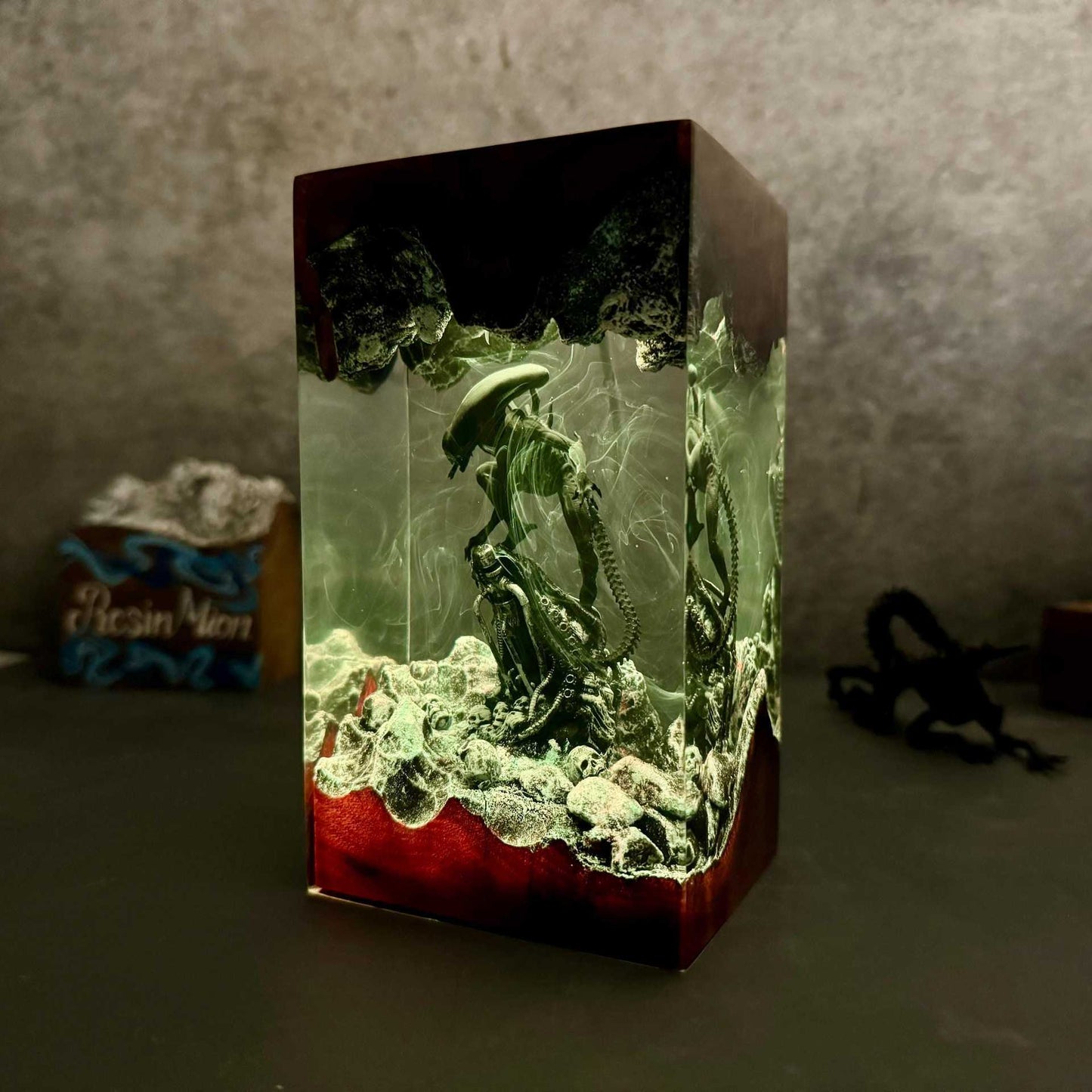 Alien Resin Lamp – Sci-Fi Movie Gift, LED Epoxy Night Light